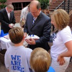 Cutcliffe signs for fans - BDN Photo